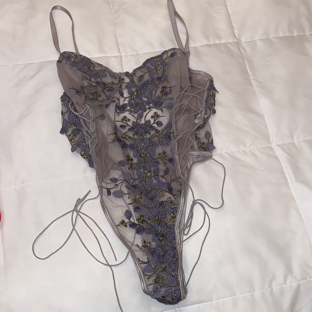 Lingerie - Picture 6 of 10